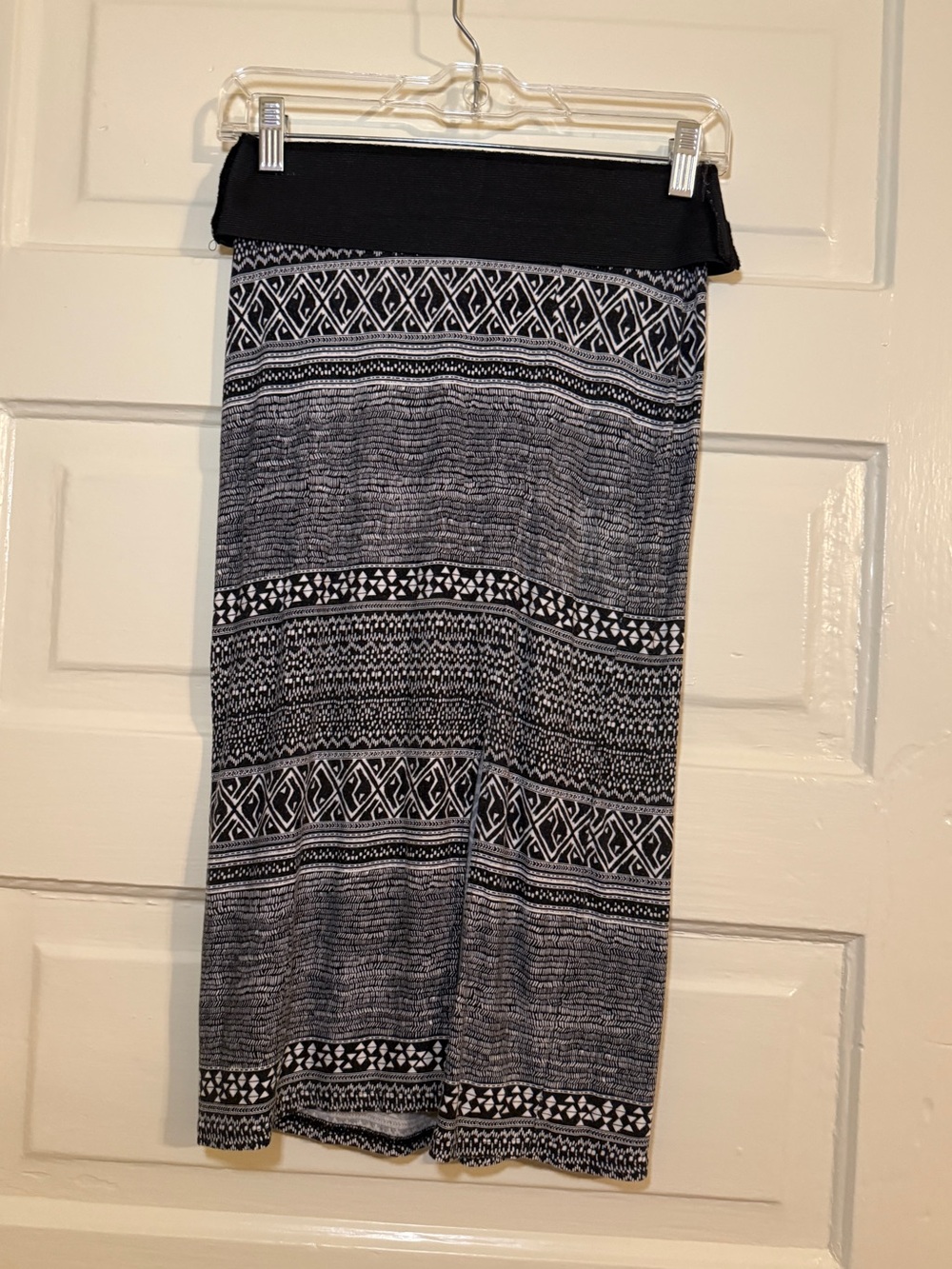BCBGeneration Black & Gray Patterned Fold-Over Waist Midi Skirt